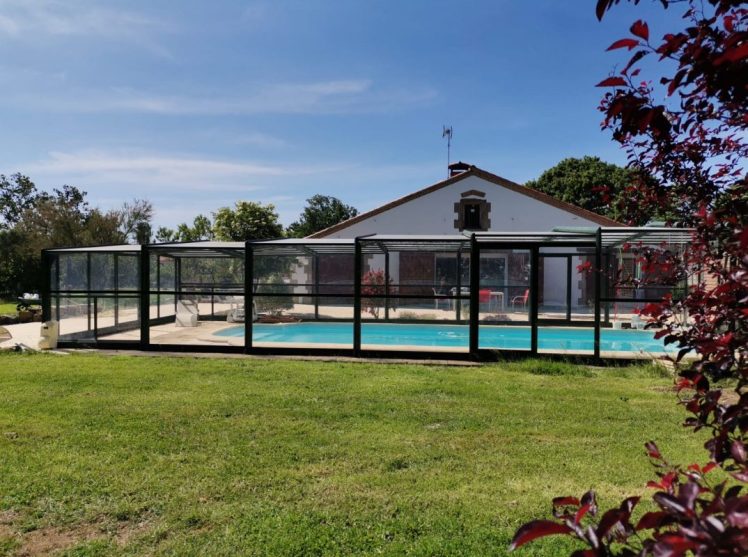 Piscine et son abris